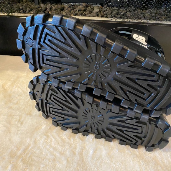 ✨NEW✨ Ugg Classic Brellah Mini Boots - Picture 5 of 6